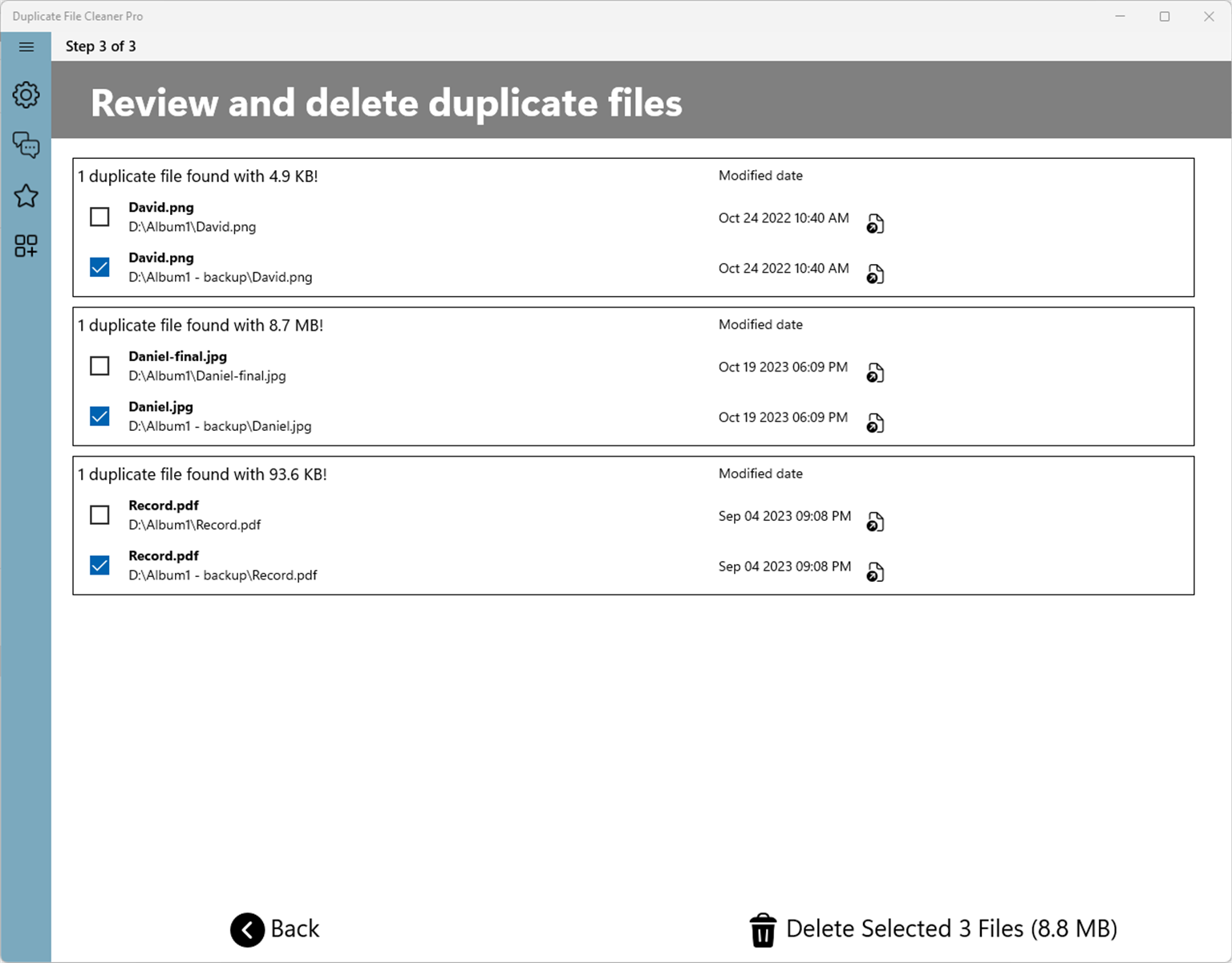 Duplicate File Cleaner Pro showing duplicate files grouped by size and selected for deletion